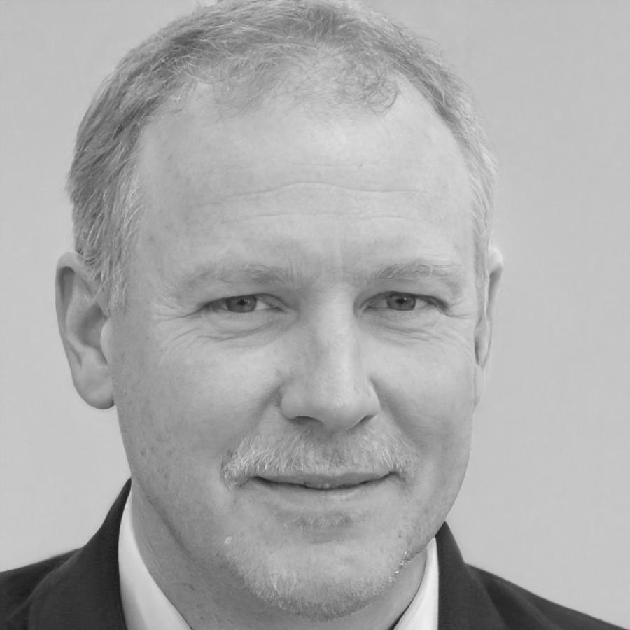 Преподаватель финансовой программы Леонид Савельев